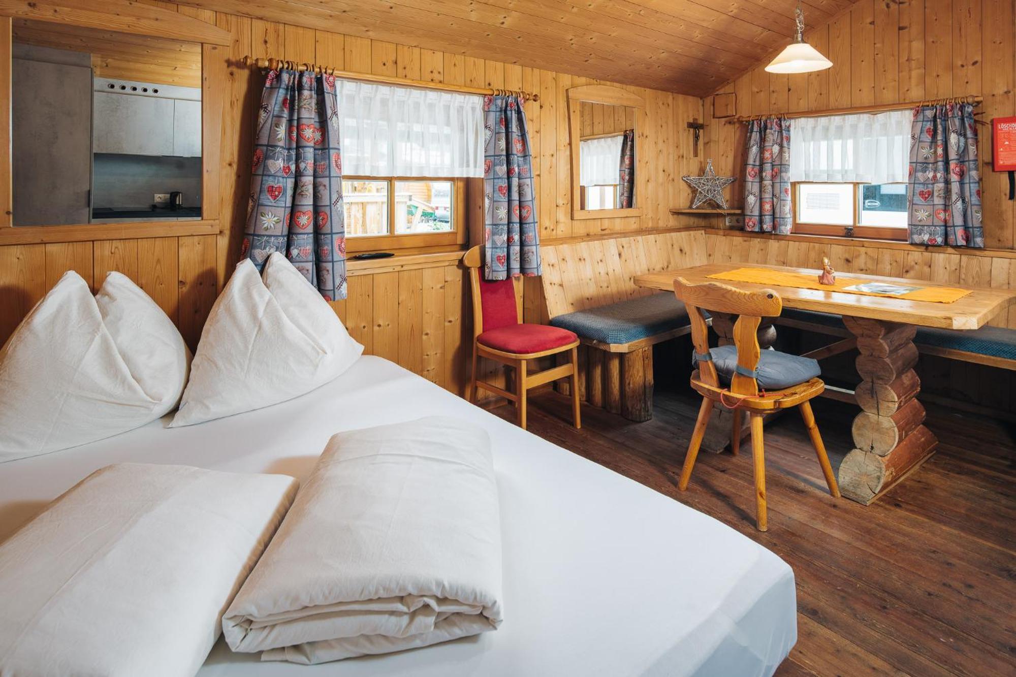 Camping Dreilaendereck Blockhuetten & Apartments Ried im Oberinntal Eksteriør billede