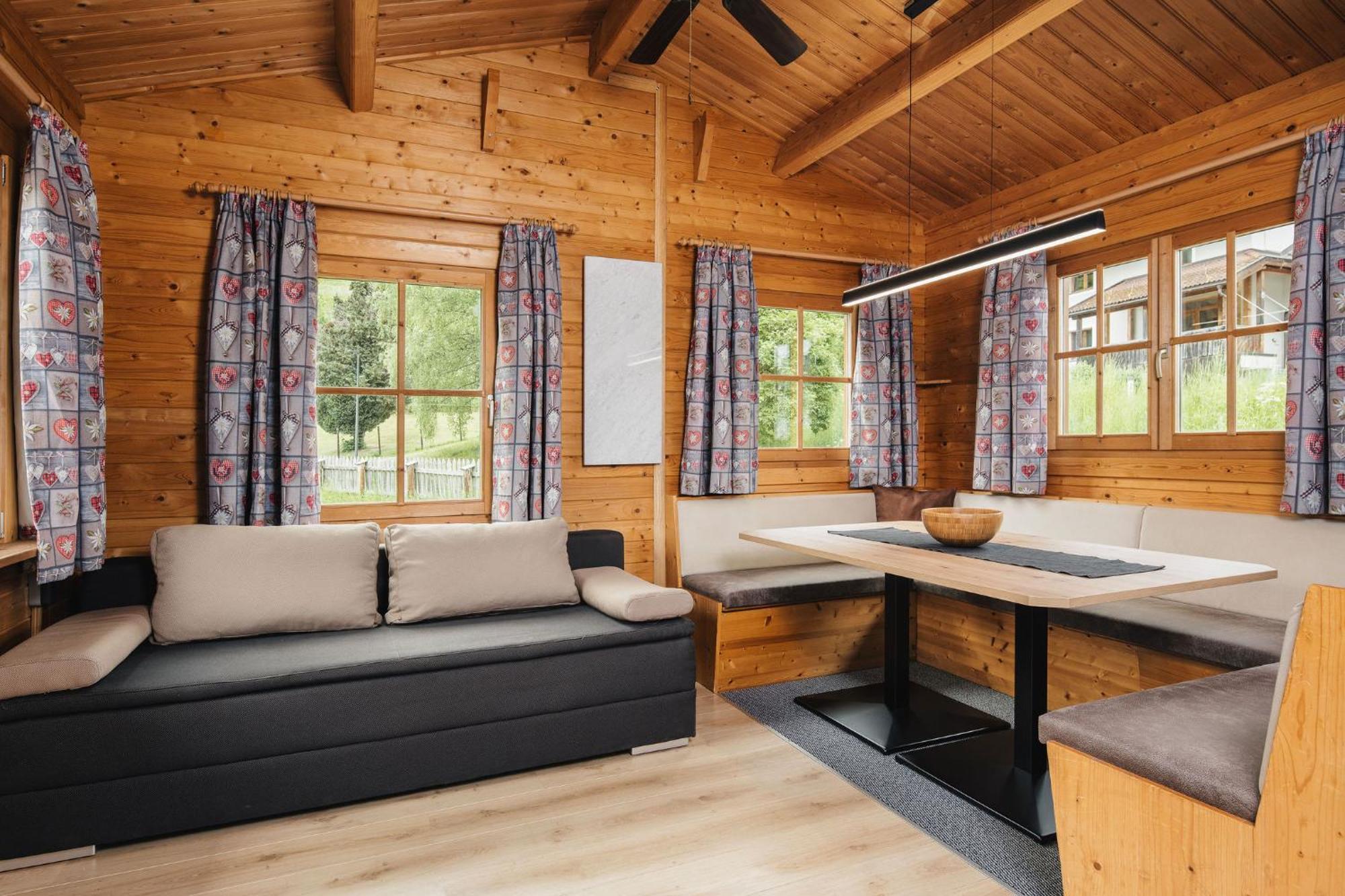 Camping Dreilaendereck Blockhuetten & Apartments Ried im Oberinntal Eksteriør billede